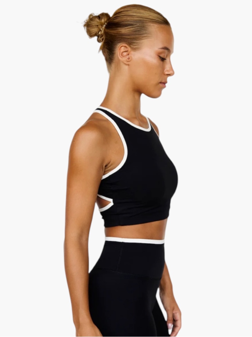 Astoria LUXE BALANCE FY ®
Cut Out Sports Crop - Black/Cream